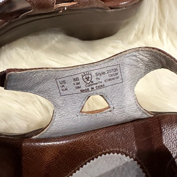 Ariat Leather Multistrap Embroidered Sandals Open Toe Women’s Size 8 B 20705 - Picture 2 of 6